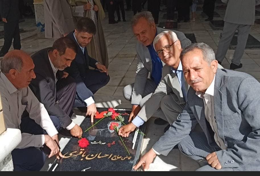 غبار روبی گلزار شهدا به مناسبت روز معلم